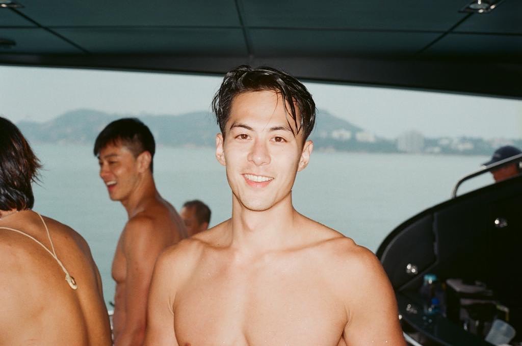 現在仍然是香港短池400米混合泳的香港紀錄保持者。