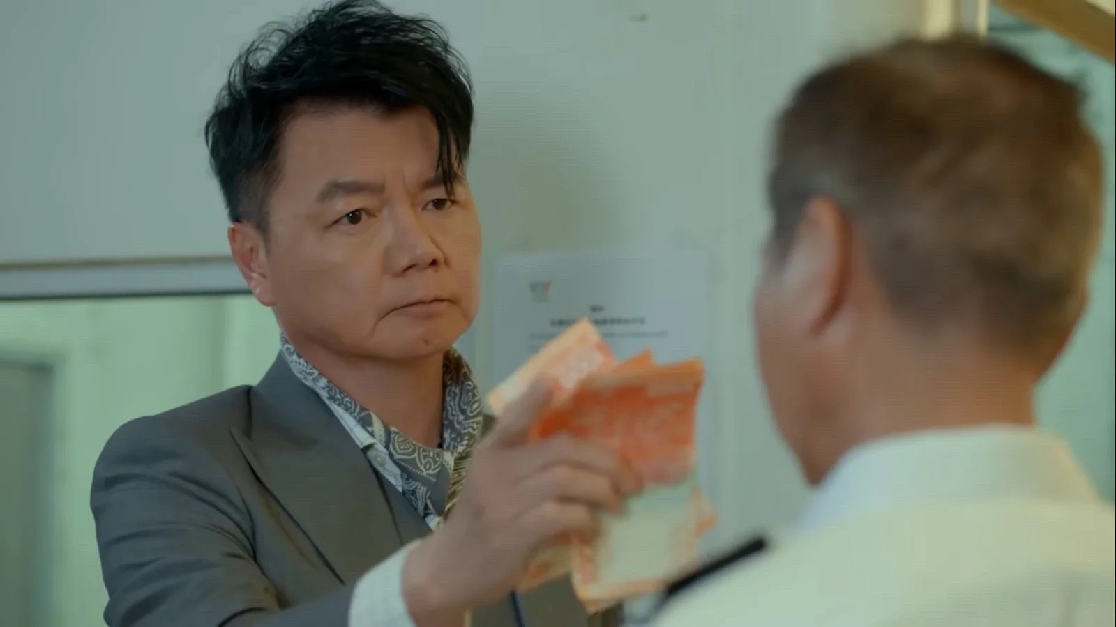 正在熱播的TVB劇集《家族榮耀》引起不少網民熱烈討論