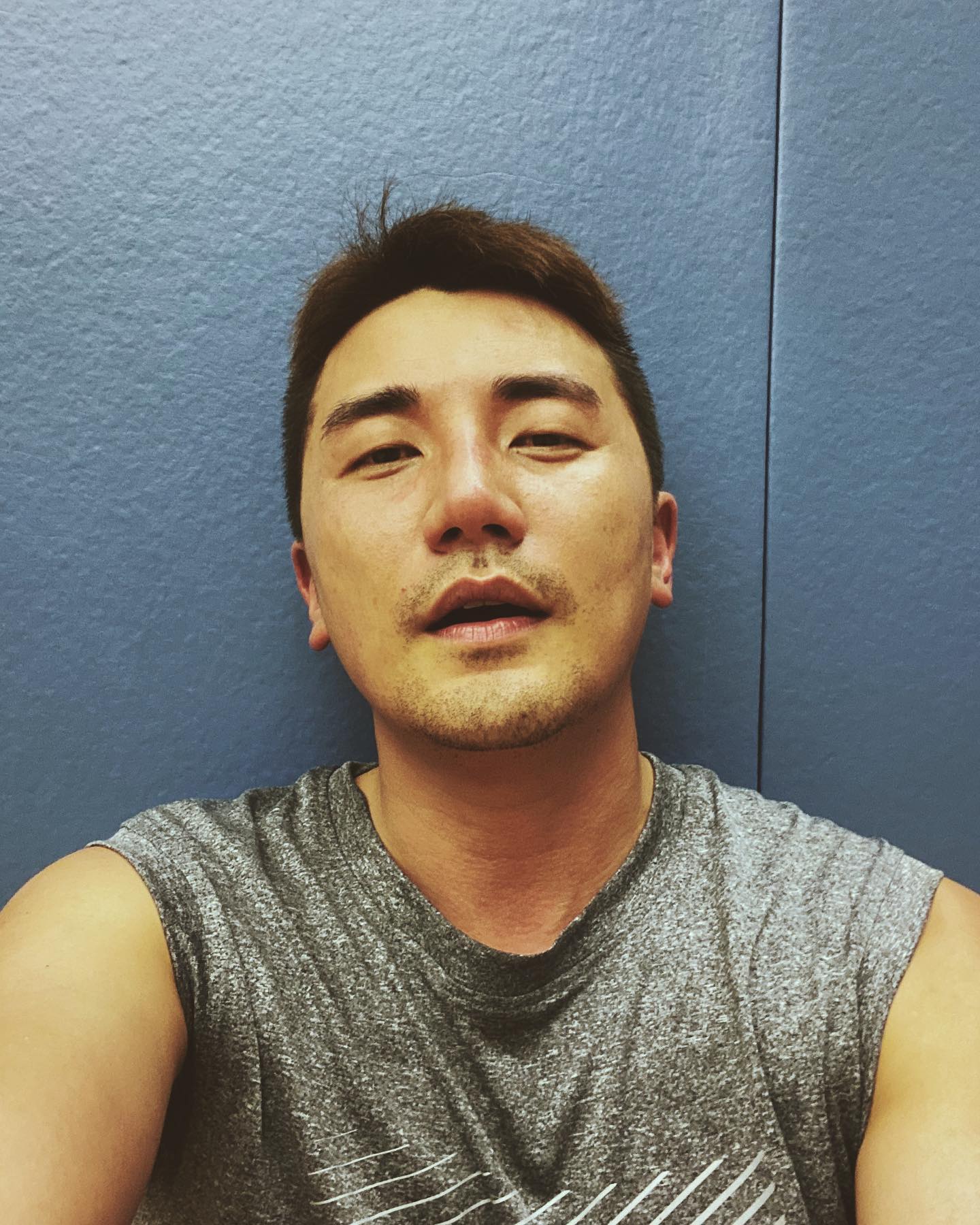 洪永城直言自己的性格內向、欠缺自信心，也不善辭令。