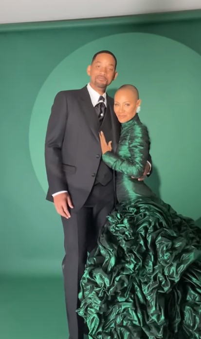 韋史密夫(Will Smith)與太太珍達娉琪(Jada Pinkett Smith)就奧斯卡2022造型合照