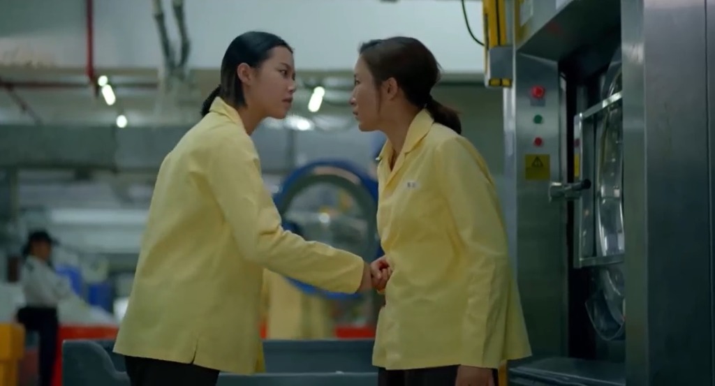 Mandy胞妹刺傷甄芯(楊茜堯飾)。