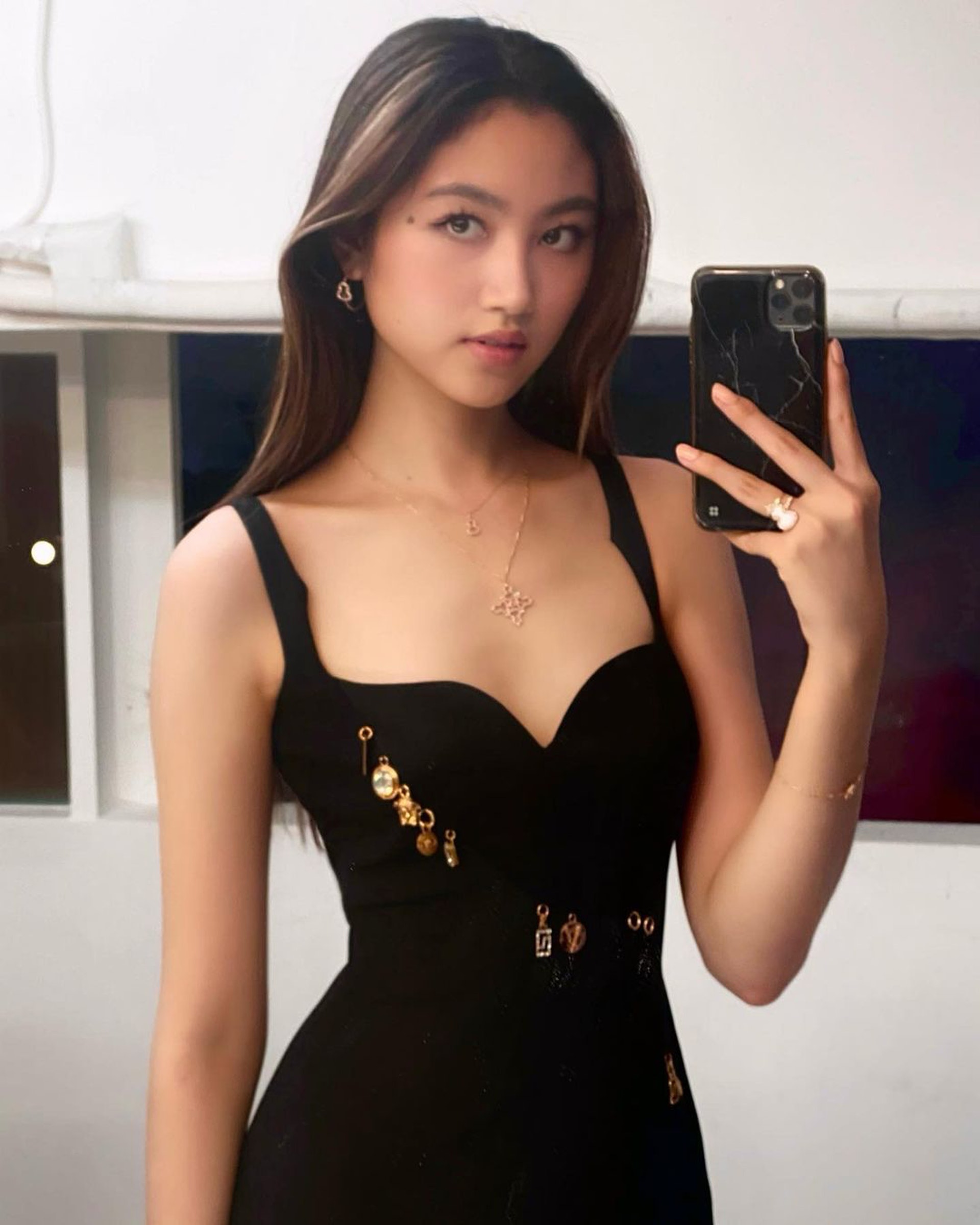 仍在求學的Ella直言將學業放在第一位