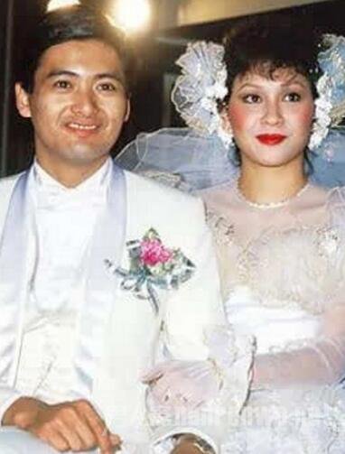 余安安當年閃嫁周潤發,可是婚姻只維持9個月。