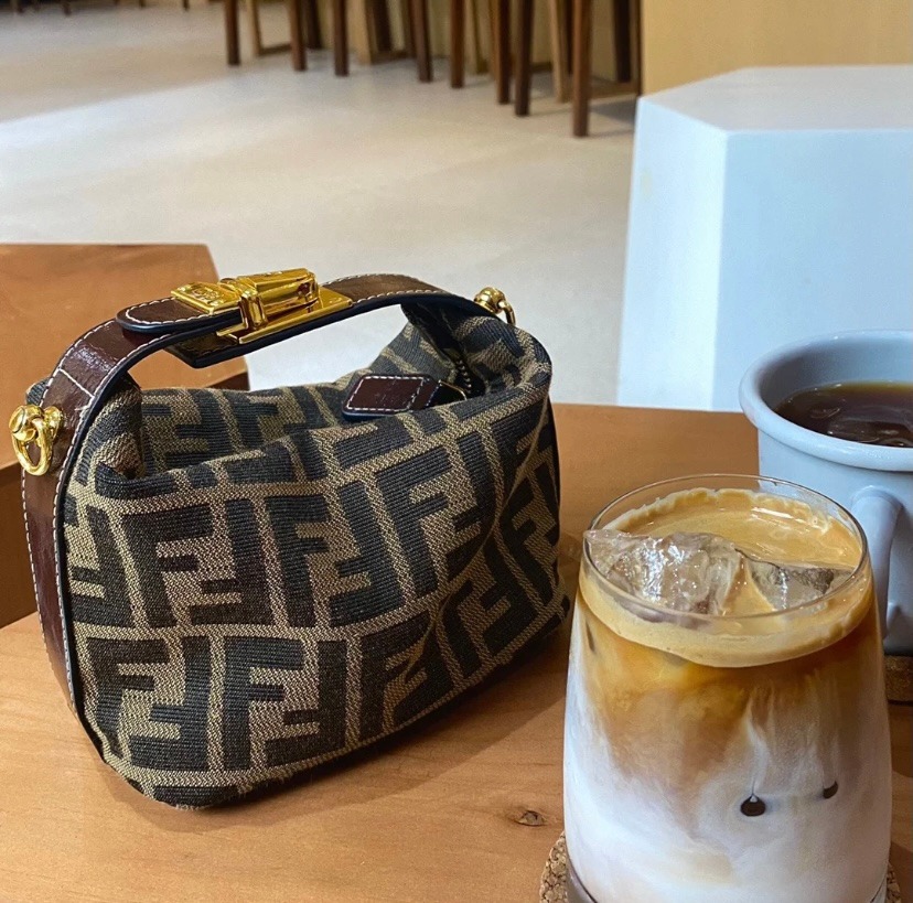 Fendi 中古飯盒包 價格不詳