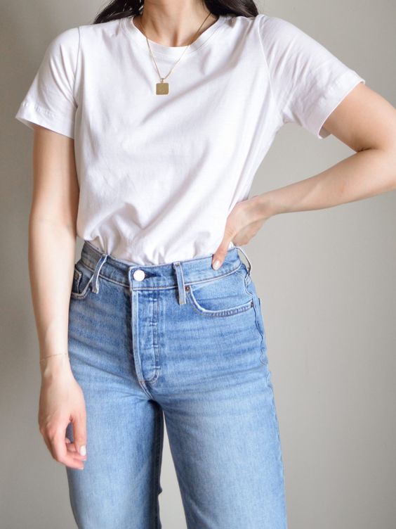 將洗米水收集起來,把變黃的白色衣物浸泡在裡面