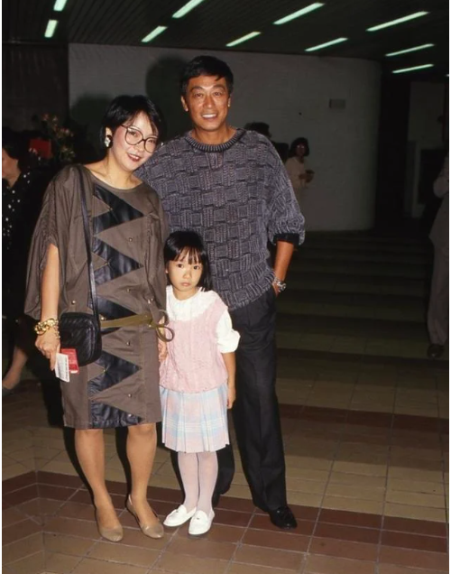 曾江與第二任太太鄧拱璧的婚姻僅維持10年。