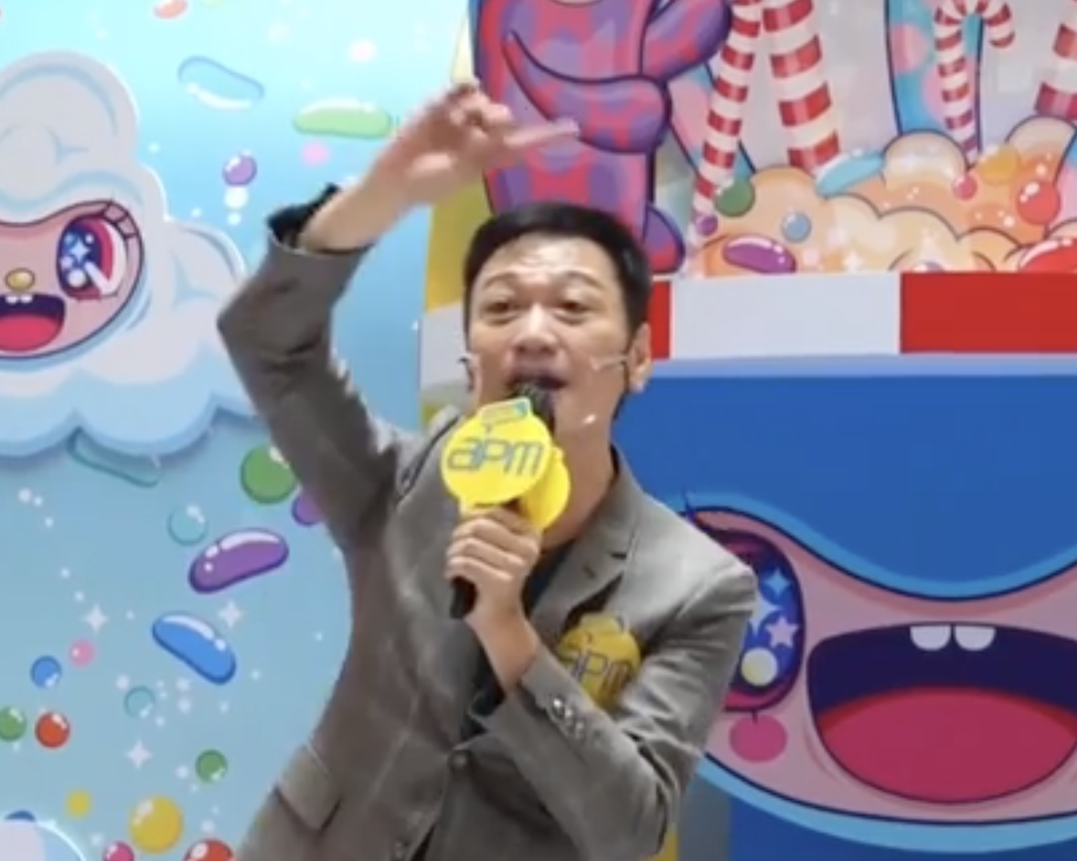 陶大宇經典潑水舞步。