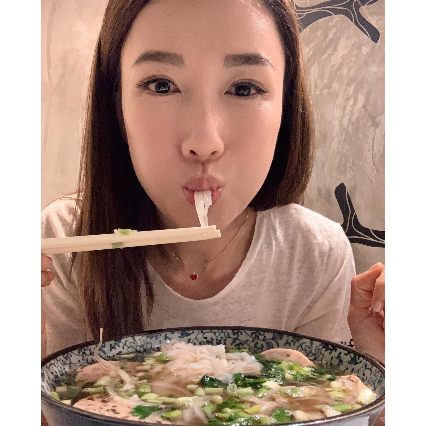 李施嬅強調當年同鄧健泓分手,是因為彼此性格不合,並非因石詠莉介入。