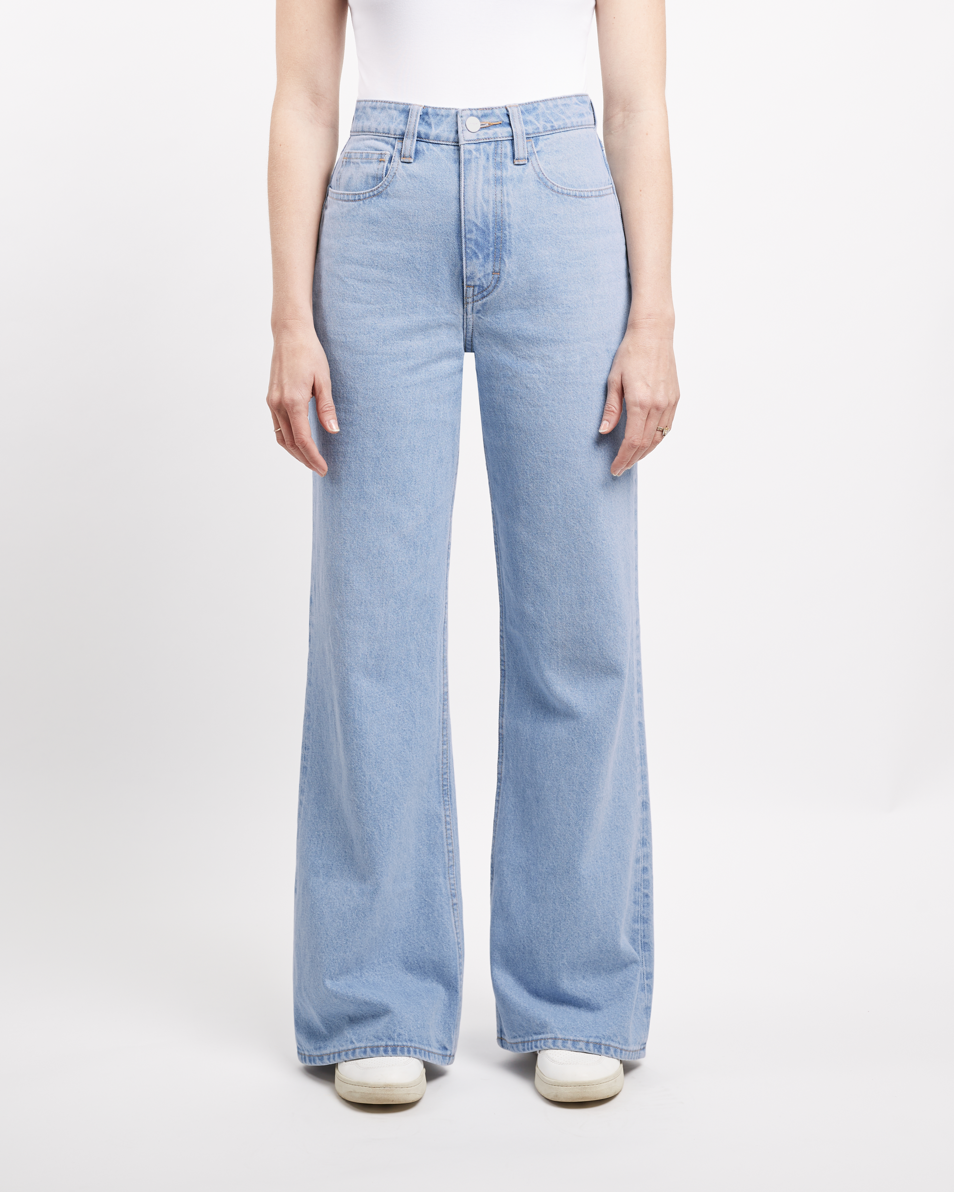 unspun 復古喇叭牛仔褲具備有機淺色及深色選擇！