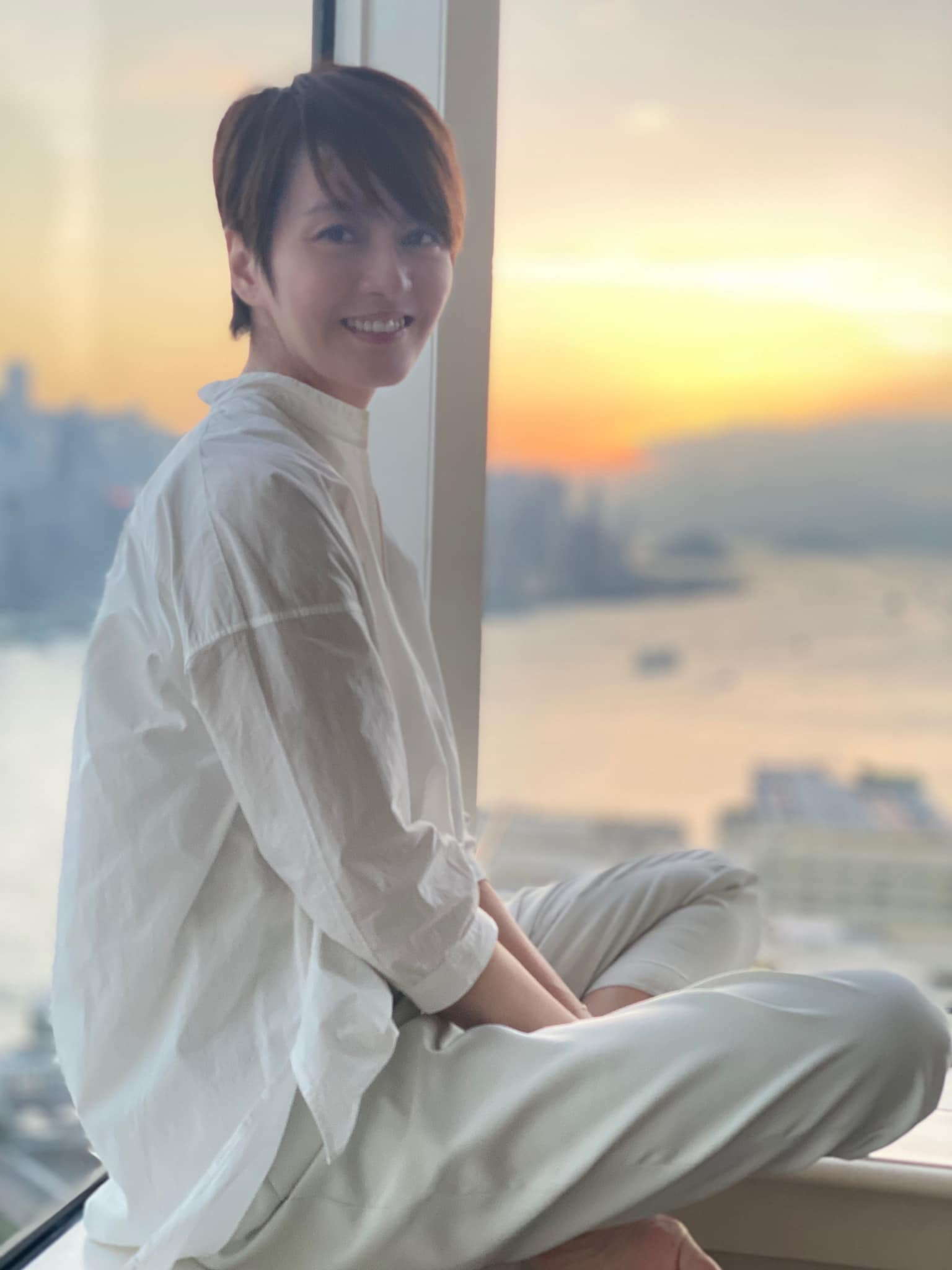 梁詠琪後來澄清她是在鄭伊健和邵美琪分手後才正式一起,但已令她形象插水。