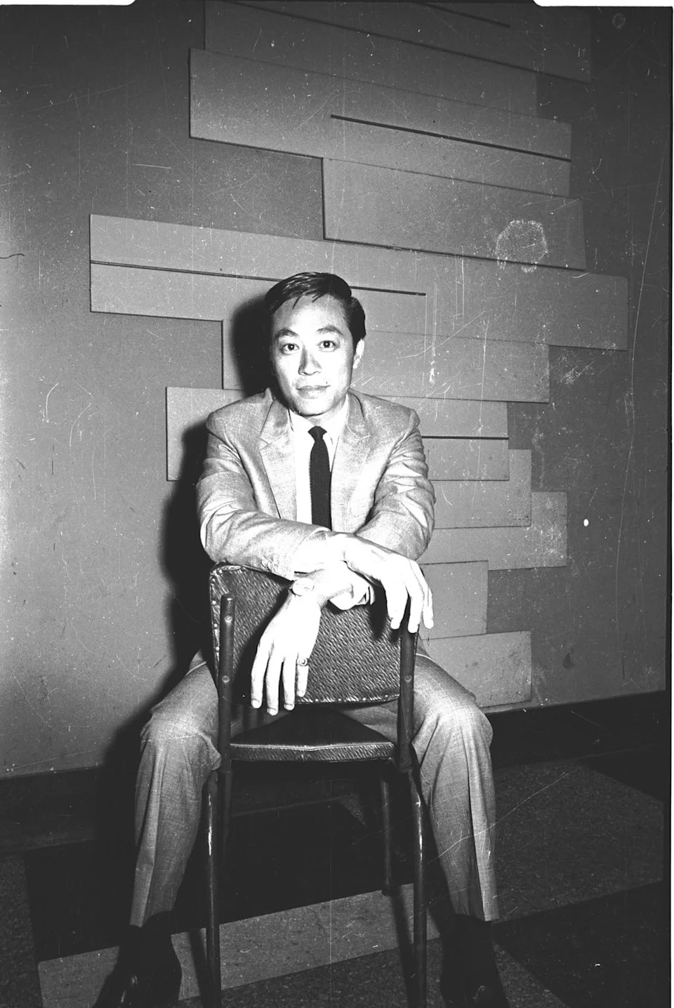棄高薪厚職轉投演藝圈