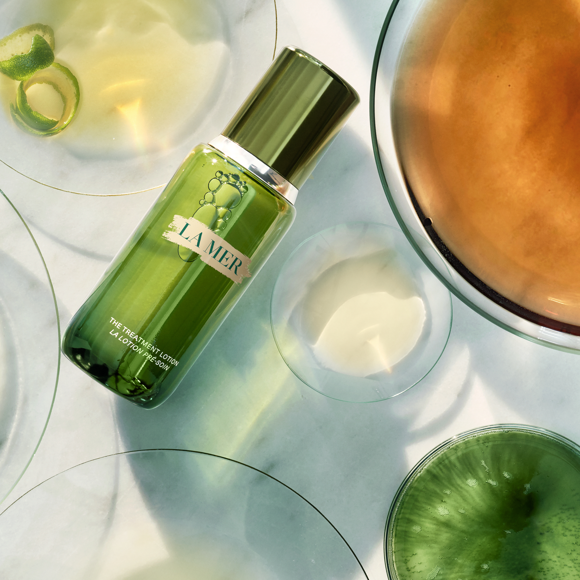 除加入比以往更高濃度的 Miracle Broth™ 活膚精華，嶄新配方還有多處強化及添加，令凍齡保濕修護更完善、更快速。