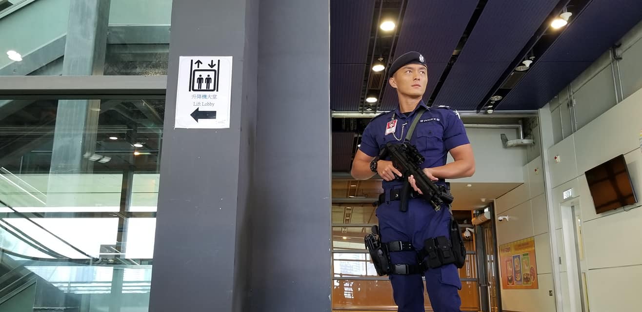 楊明在劇集多數飾演警察。