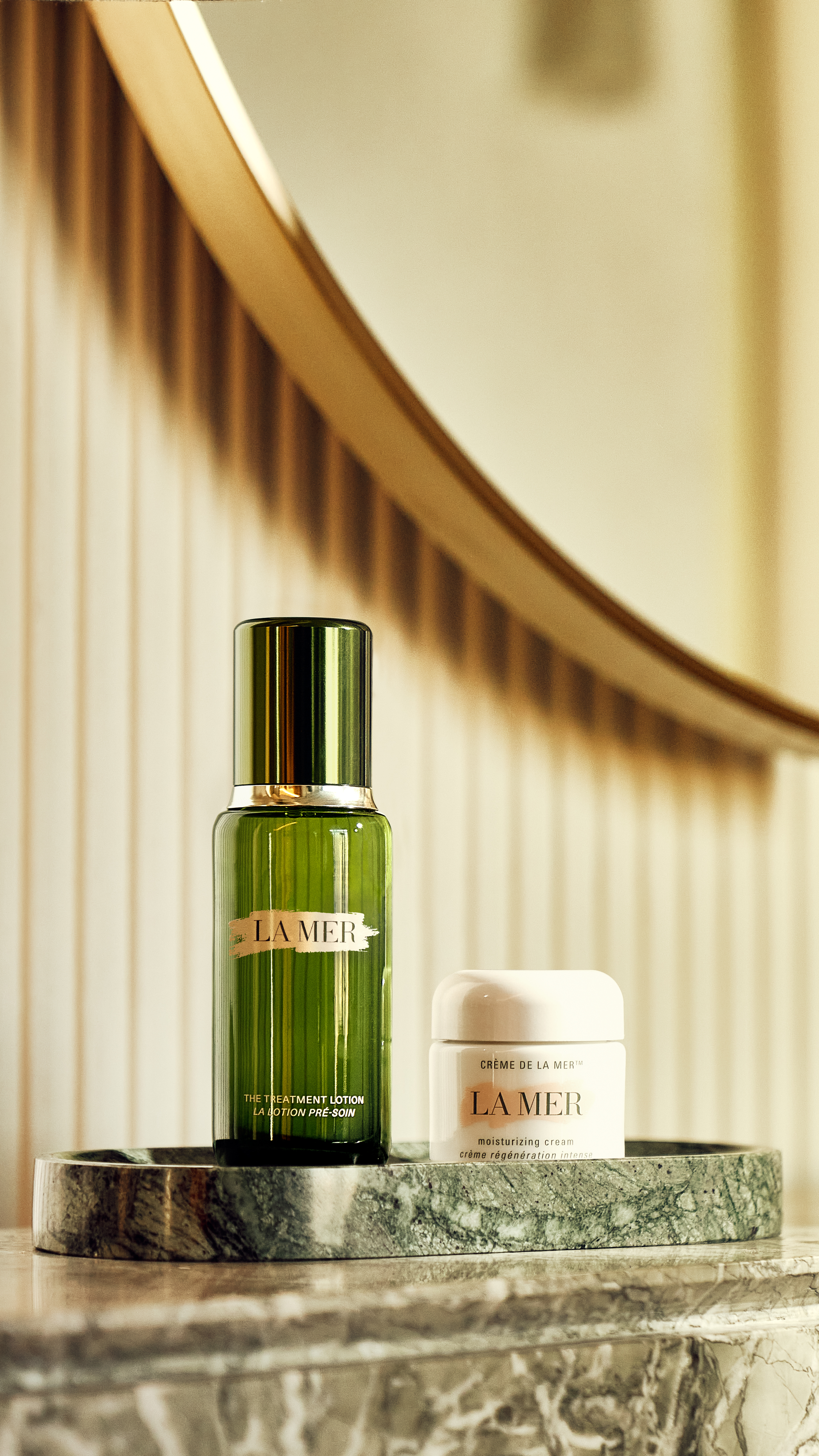 全新昇華版肌底修護液與Crème de la Mer 精華面霜，是美編真心推薦給大家的凍齡雙寶。