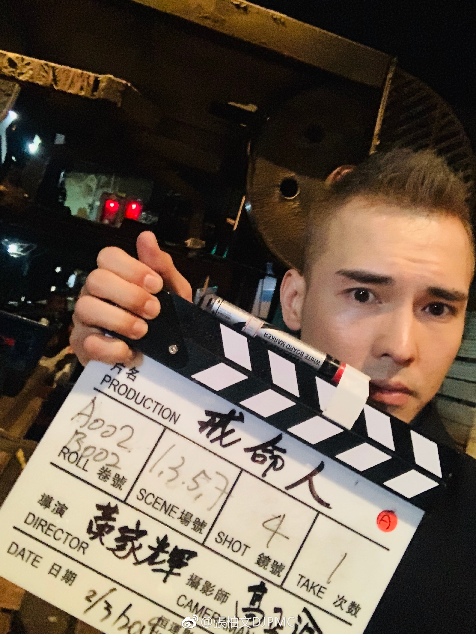 低調復出不靠家姐