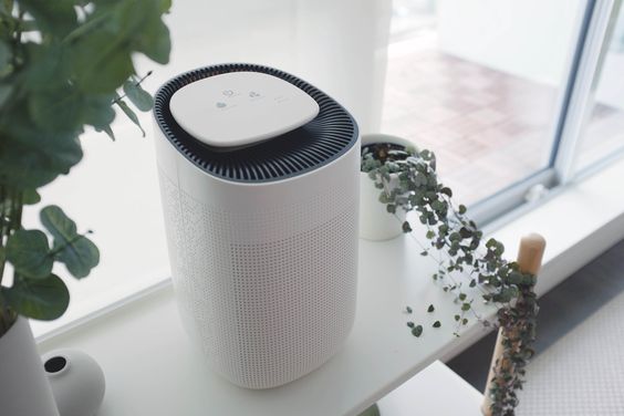 抽濕機除了能夠抽走屋內的濕氣外,還可以抽乾衣物中的水份