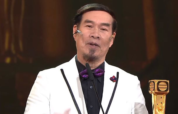 白彪於2020年憑著劇集《香港愛情故事》中的傳統大男人「陳漢聲」一角成功奪得「最佳男配角」殊榮,演技備受肯定。