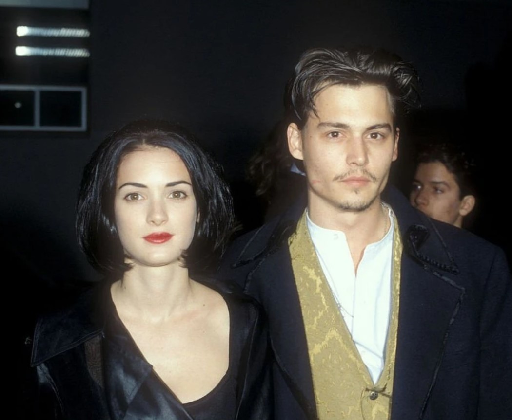 尊尼特普(Johnny Depp)被前妻安芭赫德(Amber Heard)控告時,Winona就曾發聲明為曾深愛過的男人說公道話