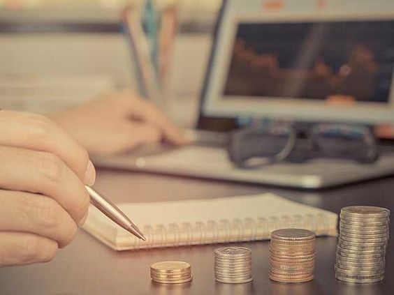 市道好勤儲蓄、經濟差宜投資