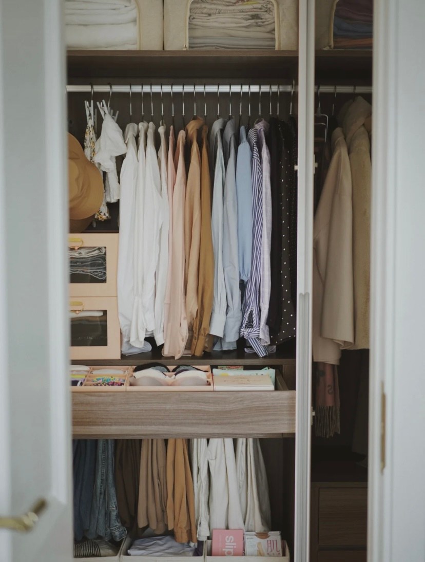 多次洗滌，鮮豔衣物原有的光澤會逐漸變淡