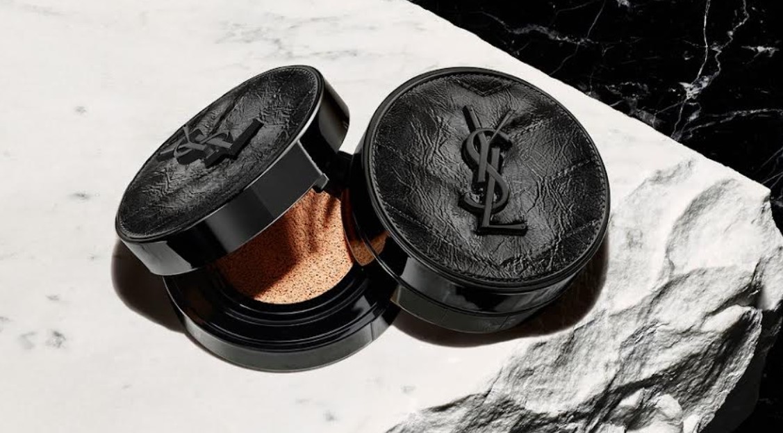 YSL Beauté Over Noir限量版極緻純黑皮革輕透無重羽毛氣墊粉底 $595