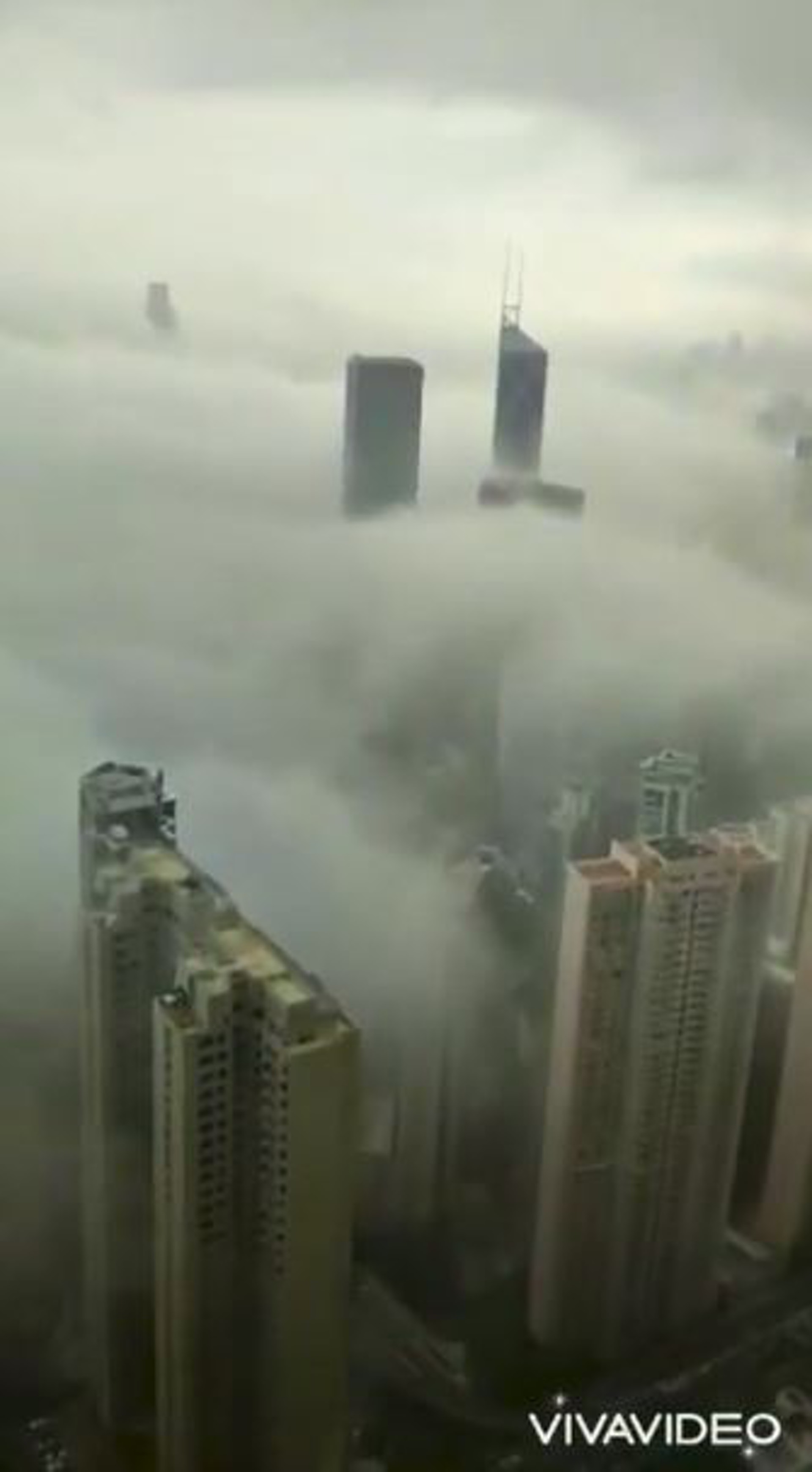 近日她在IG貼出出從客廳拍到窗外的景色