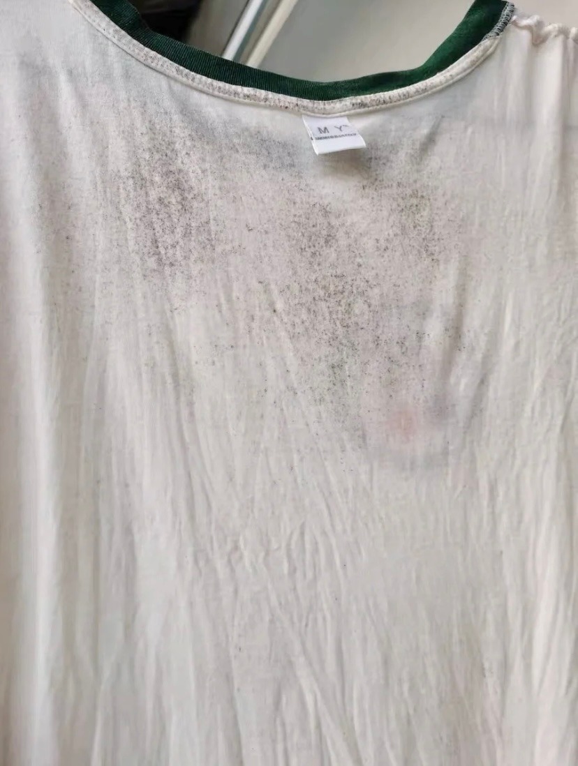 香港天氣潮濕，一不小心衣物就會發霉散發出陣陣霉菌嗡味