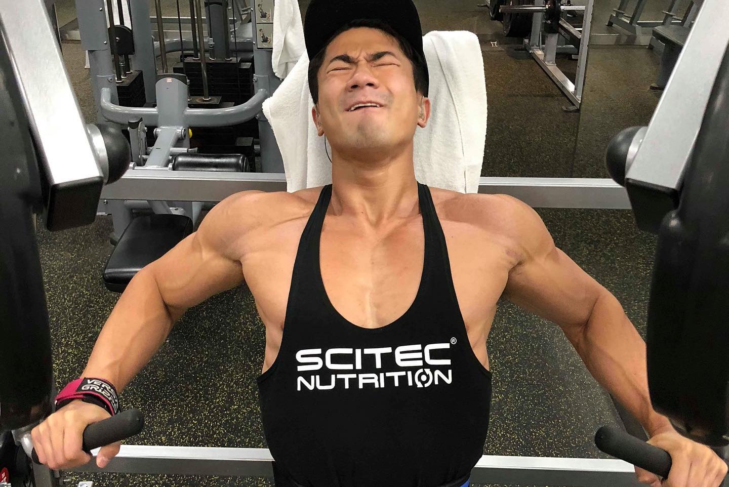 郭子豪不用開工時就駕駛價值80萬的Audi座駕到家人住的康樂園會所做Gym。