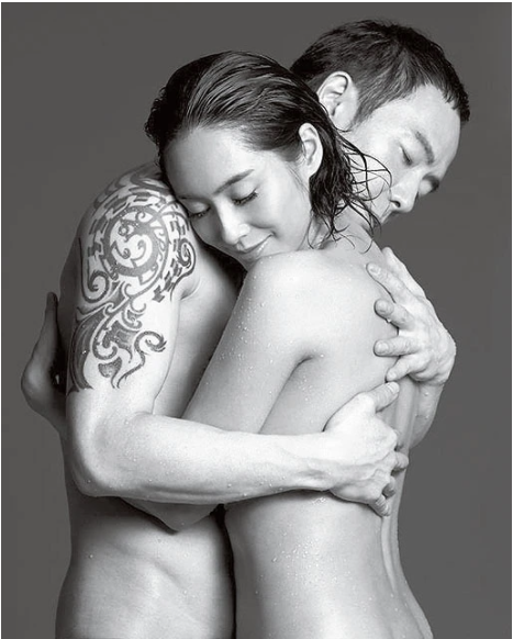 2012年，朱茵於社交平台上載一張同阿Paul相擁著的半裸照片宣布懷孕，亦同時宣布結婚。