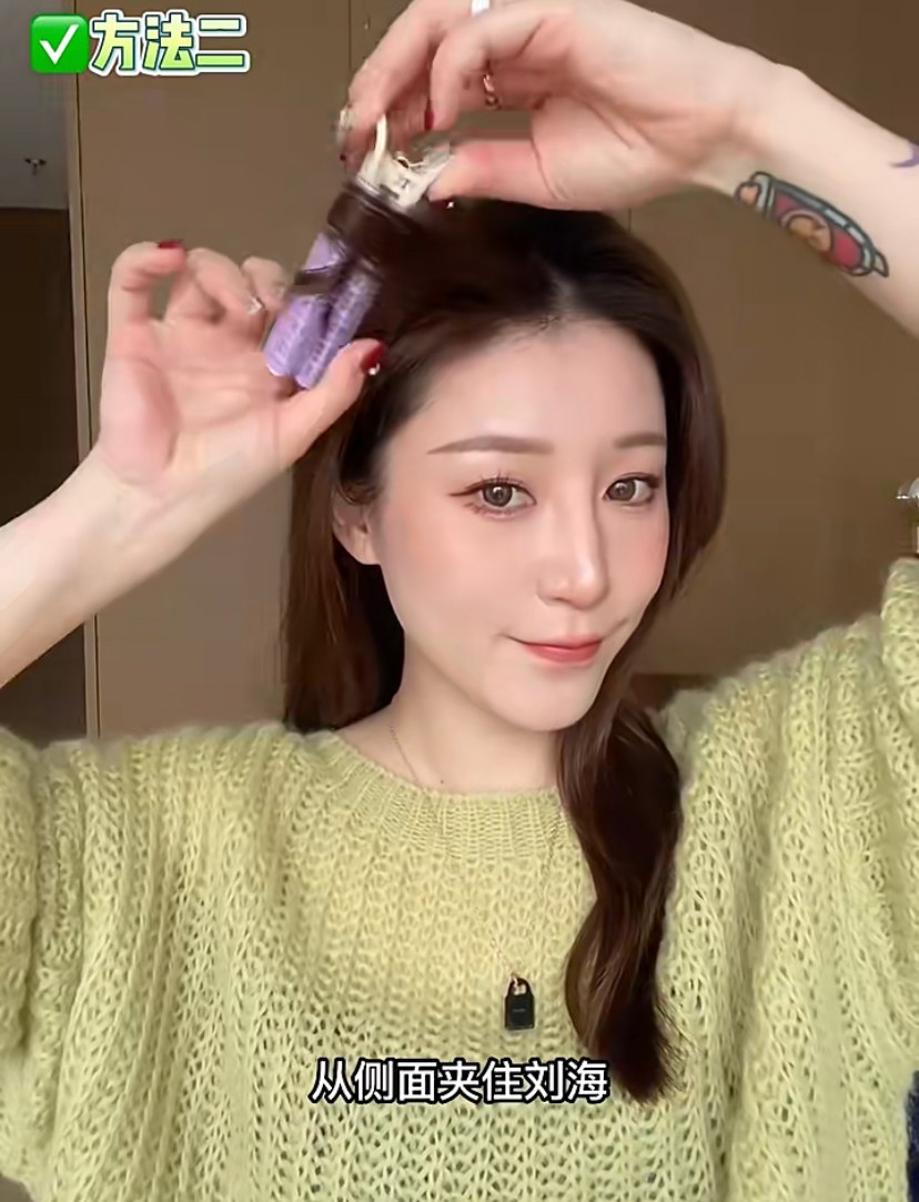 如果想要弧度更明顯,接著再用髮根夾從側面夾住瀏海。