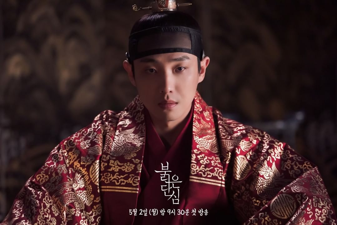 韓國古裝劇《紅丹心》,講述世子李泰(李準 飾)與懦弱的君王父親不同、夢想成為絕對君主,為了達到目的不擇手段。