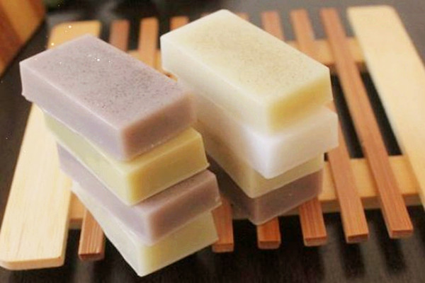 建議將洗面皂放在低溫乾燥、通風良好的地方保存，可以延長保存期限。