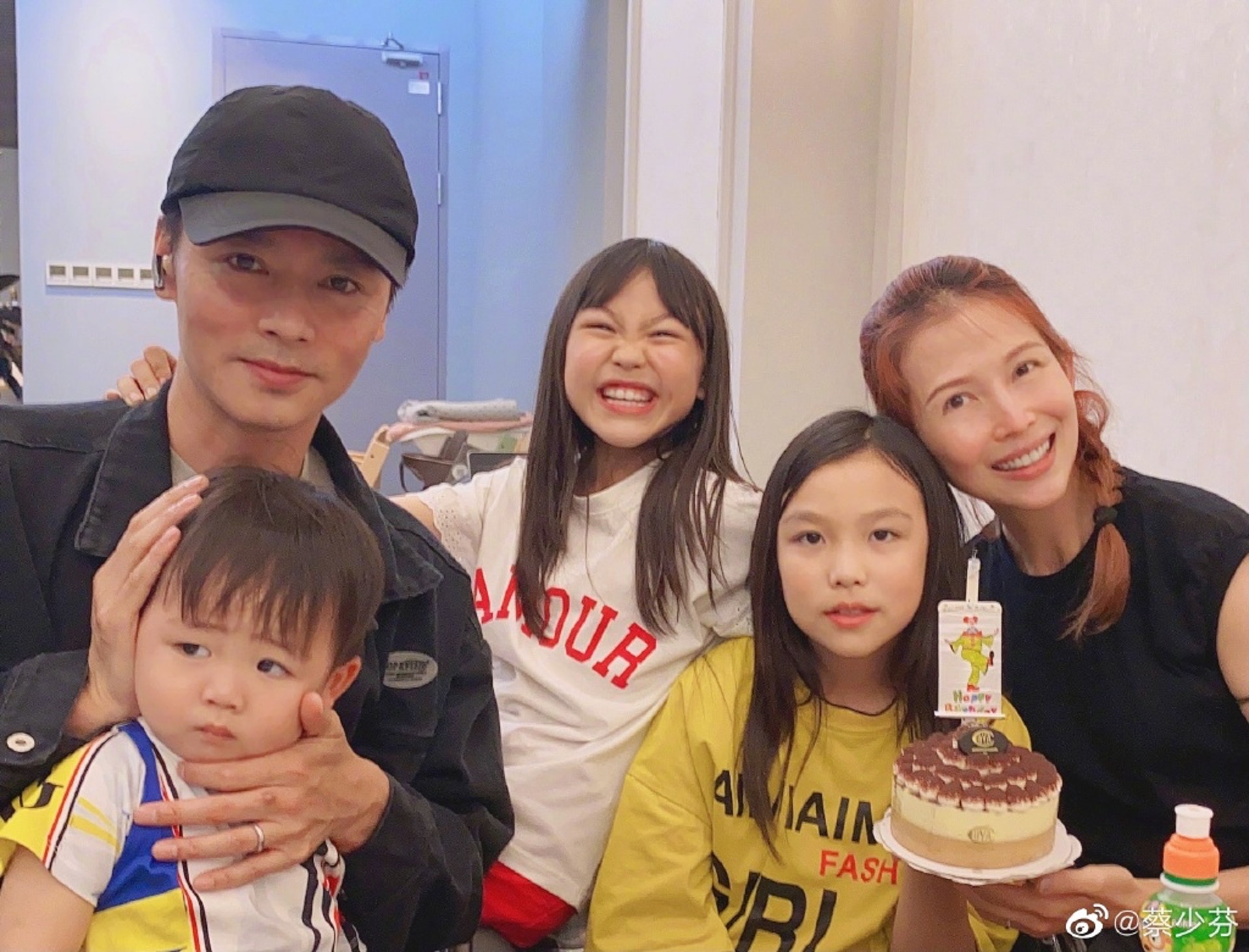 蔡少芬坦言自從有了仔女後大多數時間都是圍繞著家庭。