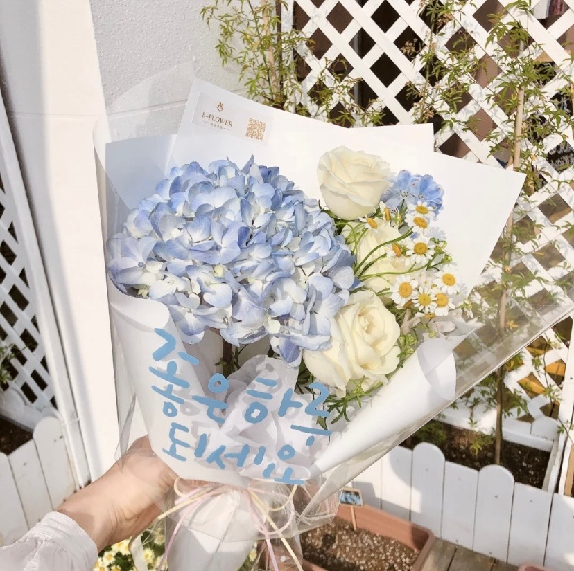 一粒一粒聚集在一起的繡球花不但看起來美麗又吸睛