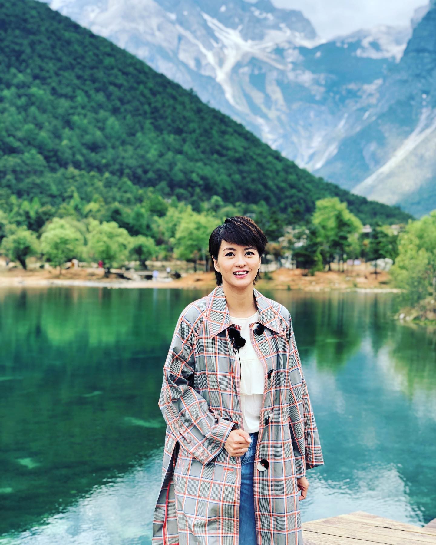 面對與鄭伊健的感情,梁詠琪表示:遠遠的做朋友就好。
