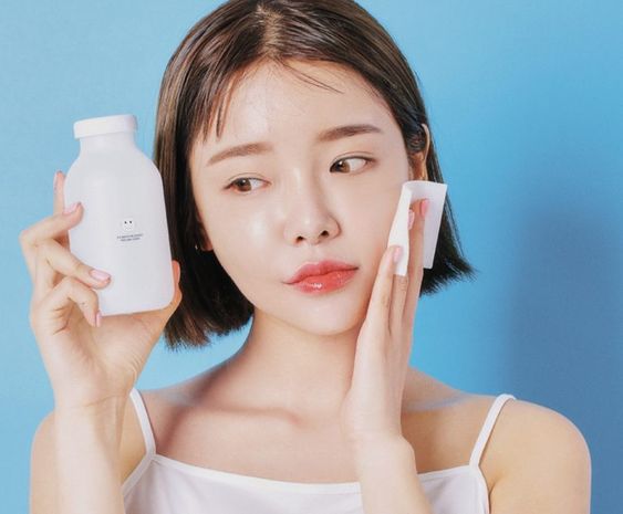 簡單來說就是透過「少量多次的化妝水」達到保濕效果
