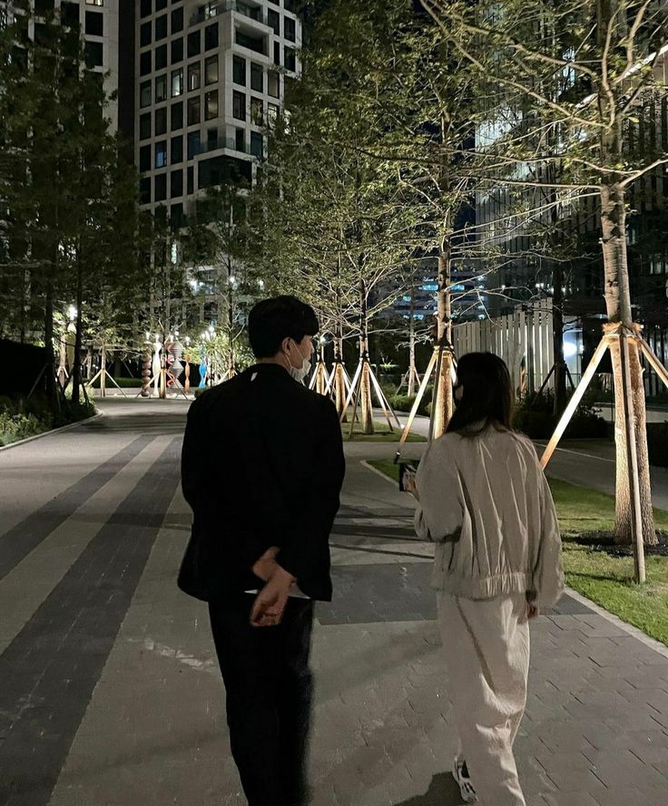 與他保持距離,避免去一些氣氛比較浪漫的地方