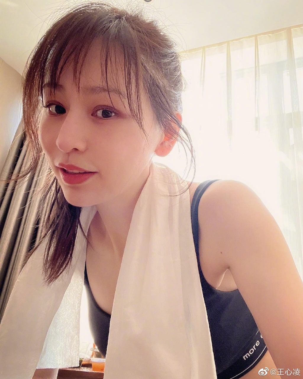 王心凌當年憑着可愛、甜美的曲風,成功俘虜少男的心,剛出道便有「甜心教主」之稱。