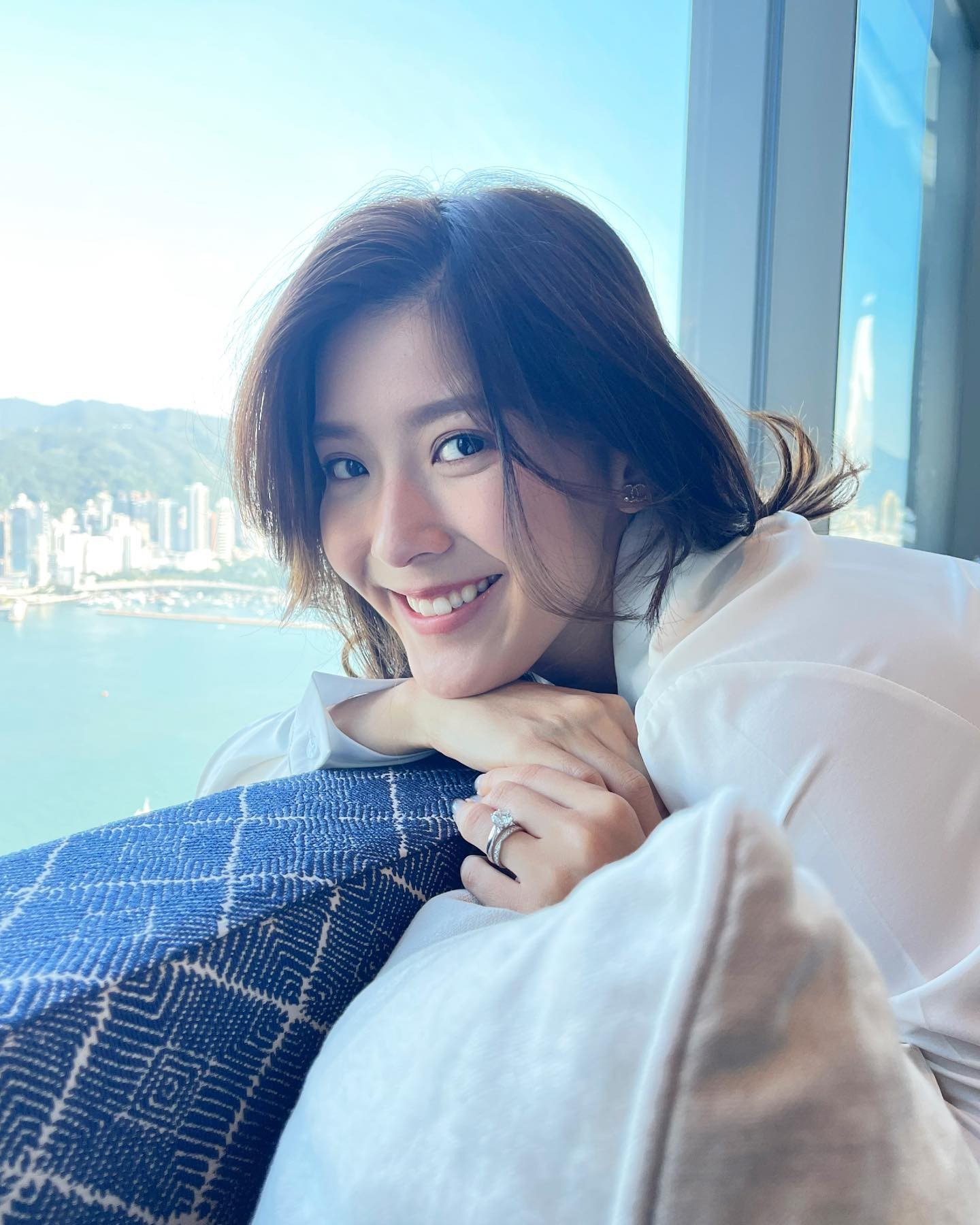 屋內設有落地玻璃窗,可以飽覽無敵海景。