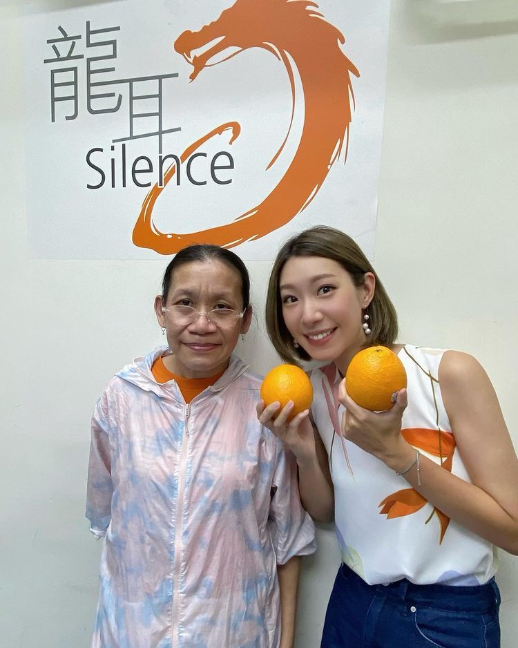 《東張西望》前主持林希靈雖然已經離開TVB,但她仍然很關心美華近況,昨日她再探望美華。