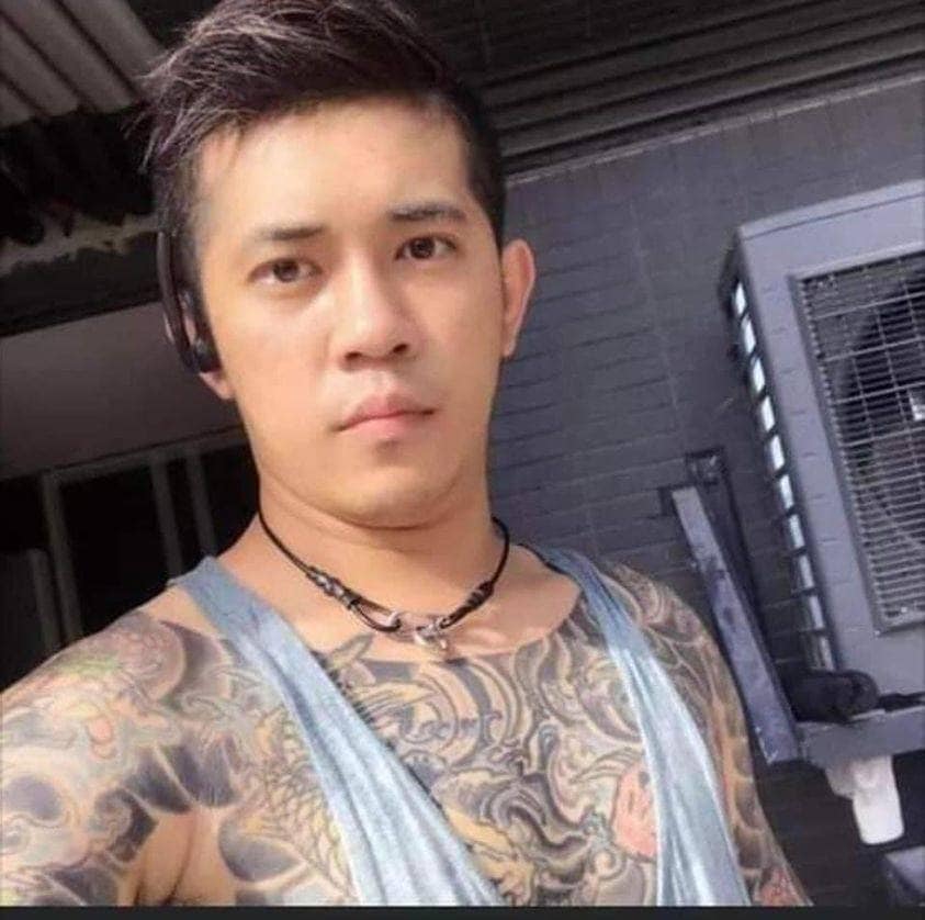 疑似阿威真身。