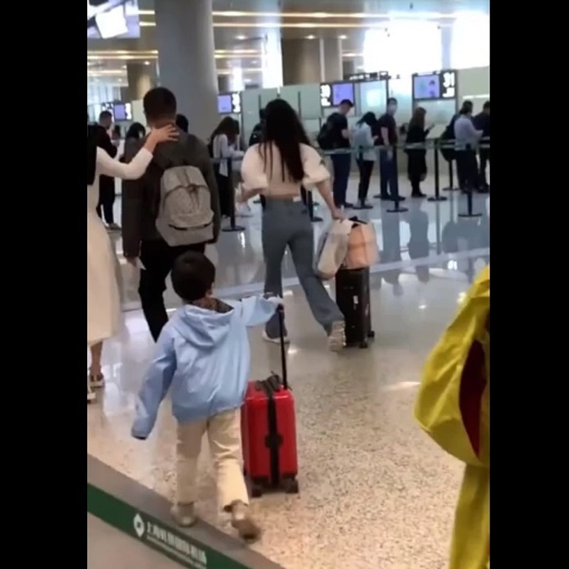 任由小海綿在後面苦追媽媽