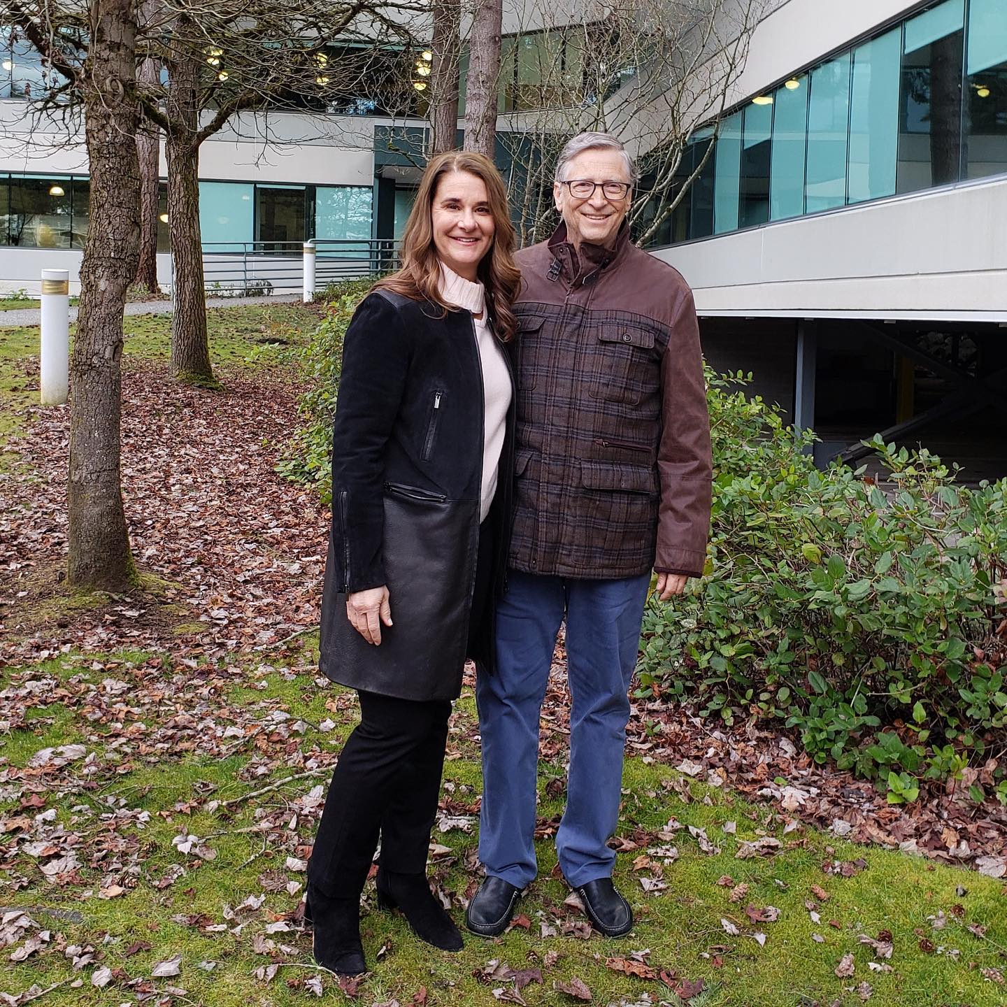 雖然已經同梅琳達離婚，但比爾蓋茲與梅琳達仍屬於合作關係。