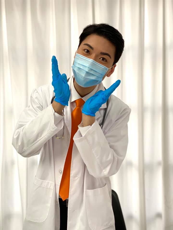 今年40歲的郭田葰畢業於墨爾本蒙納士大學醫科，24歲正式成為醫生並擁有4年的急診室實戰經驗