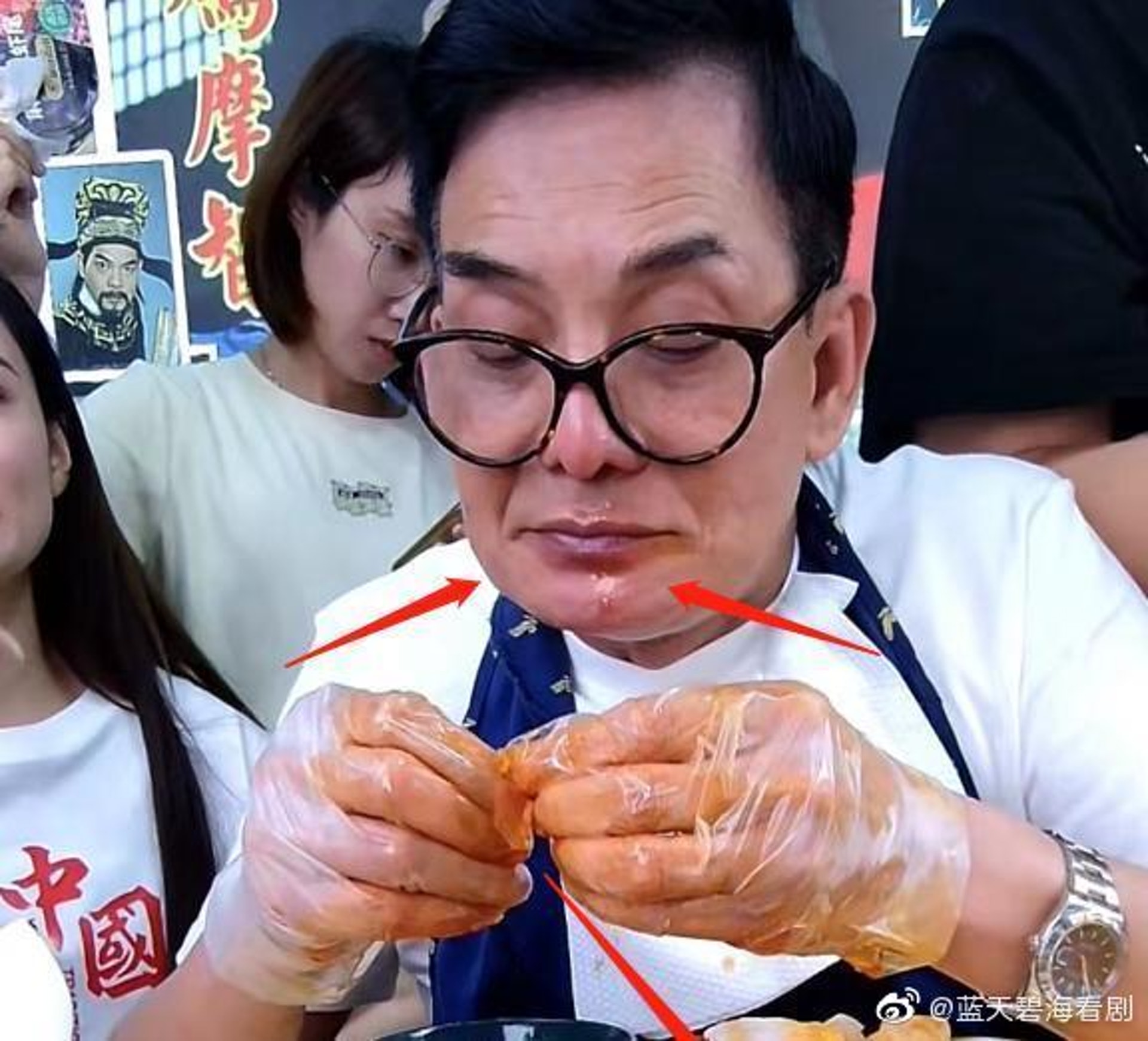 有網民表示李國麟的嘴唇變瘀黑色