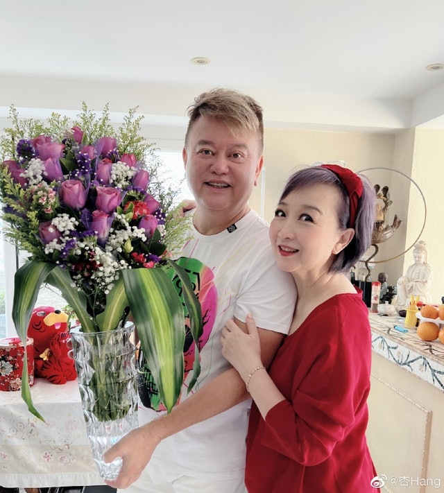 現年71歲（叻哥）與太太黃杏秀（秀姑）結婚至今43年