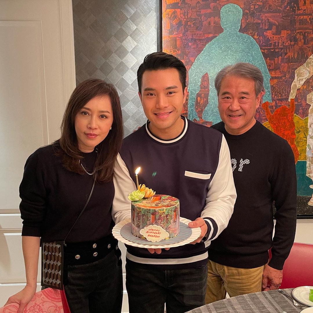 「風少」陳浚霆與顧紀筠及爸爸合照