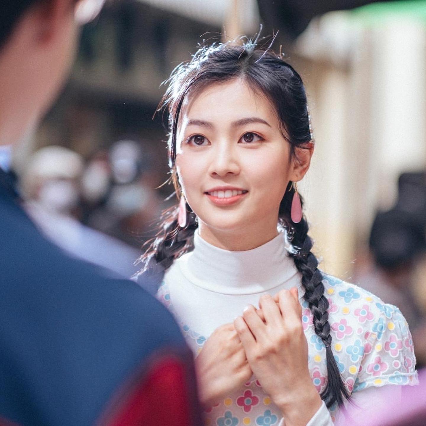 《青春不要臉》內飾演妹豬，是柳德榮之街坊兼影迷