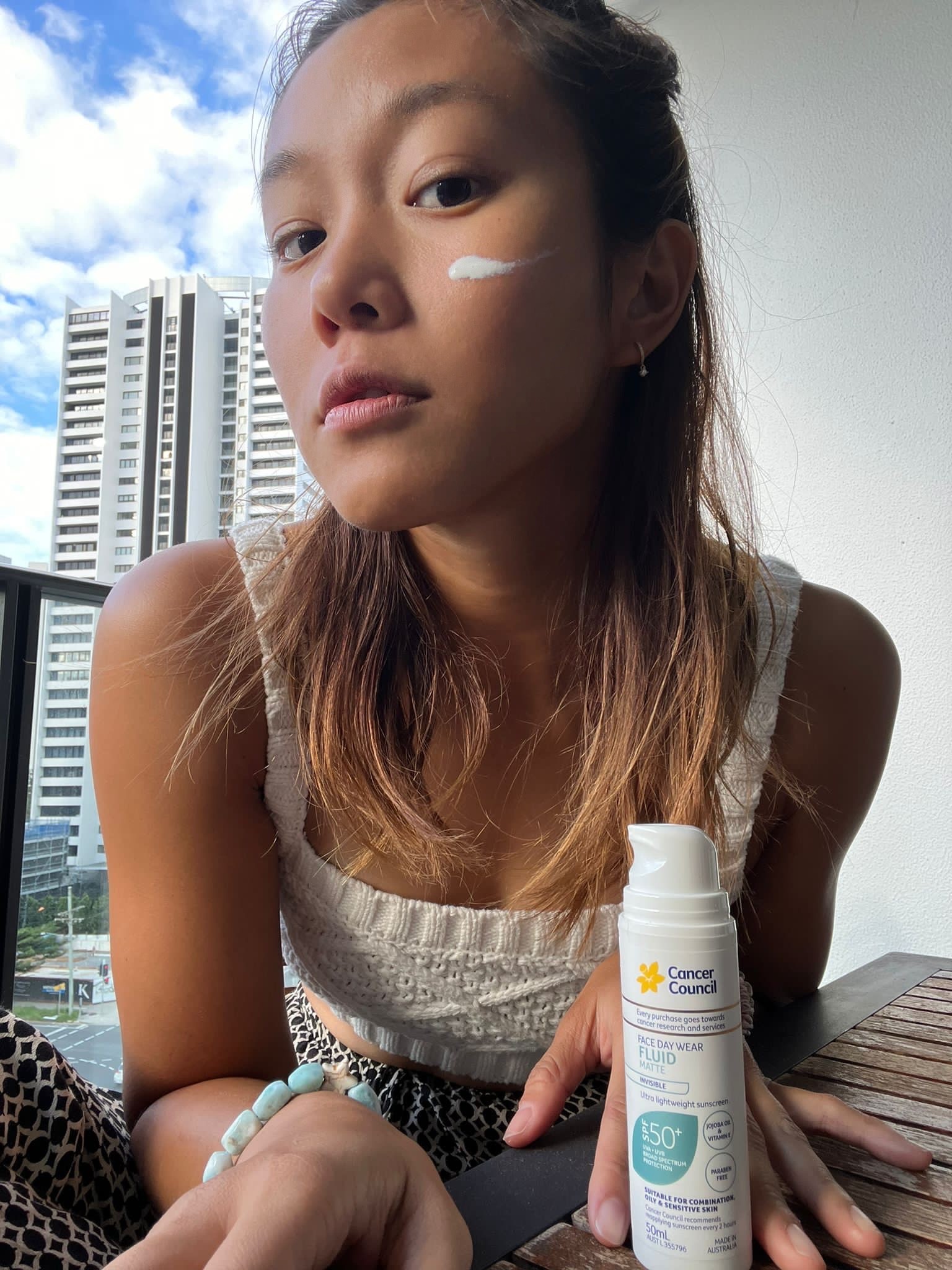 歐鎧淳戶外活動必用Cancer Council防曬。