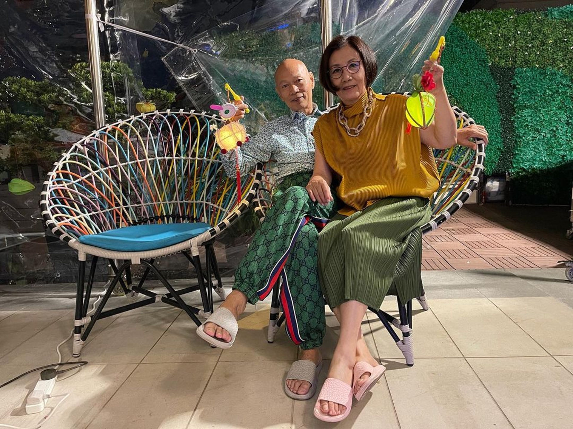 從汪明荃臉上的笑容可見,她與老公羅家英過得非常幸福。